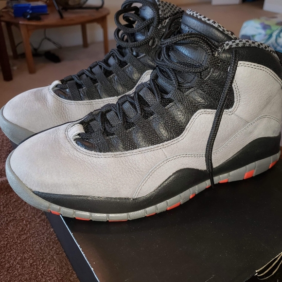 Jordan Retro 10 shoes - Picture 2 of 8